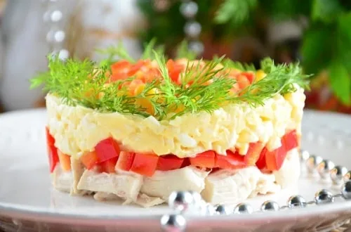 Крабовый салат с курицей рисом и ананасами